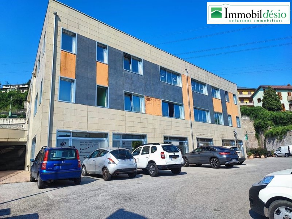 Via Isca del Pioppo, 85100, Potenza, POTENZA, BASI snc, 85100 Potenza, POTENZA, BASILICATA, 2 Stanze Stanze,Commerciale,Vendita,Via Isca del Pioppo, 85100, Potenza, POTENZA, BASI,1404