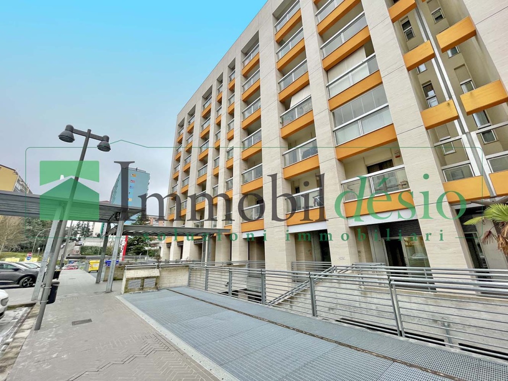 Piazza della costituzione, 85100 Potenza, Potenza, Basilicata, 3 Stanze Stanze,Commerciale,Affitto,Piazza della costituzione,1533